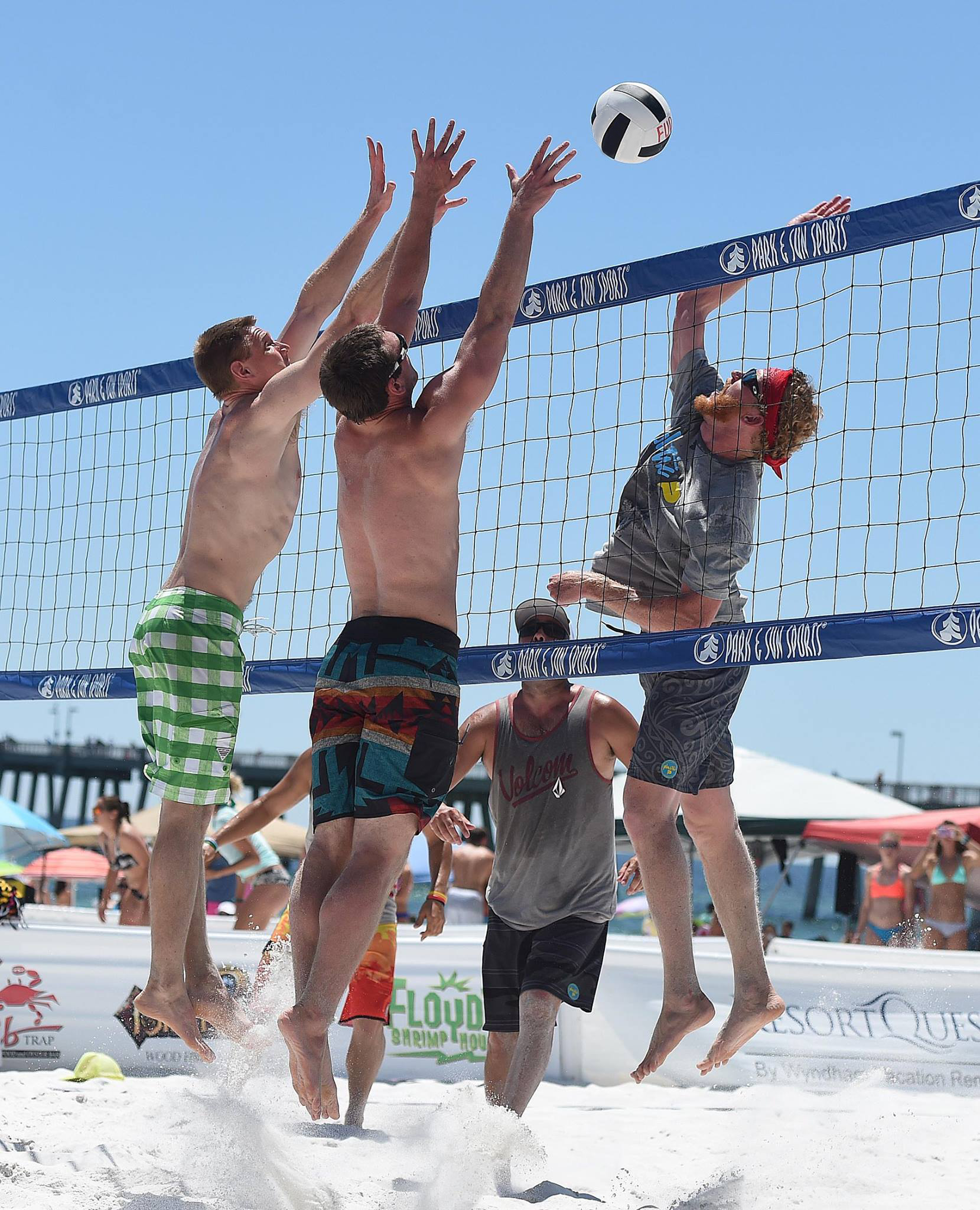 Volleyball Set Official Size Net Ball Poles Outdoor Team Sports Beach Park NEW 